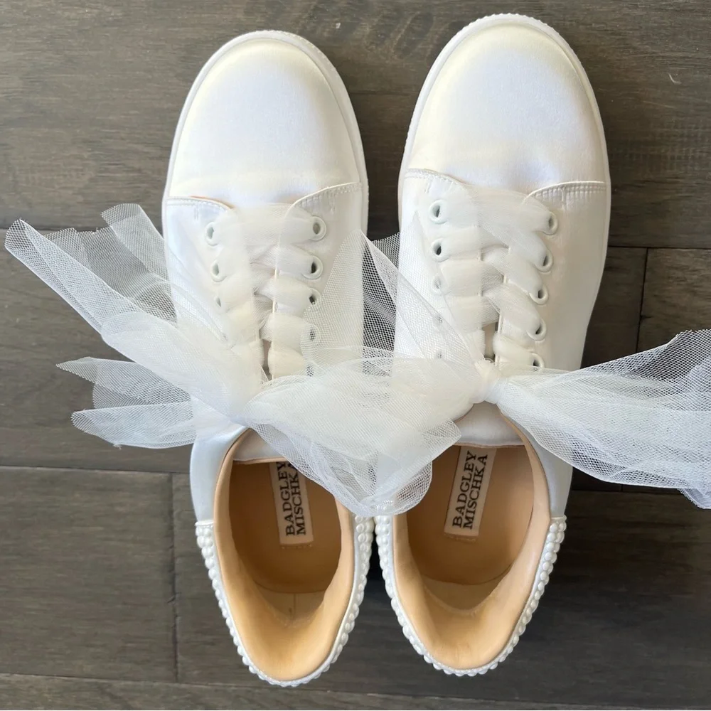 Badgley Mischka Bridal Pearl Bow Sneakers White Satin Wedding Shoes Size 8